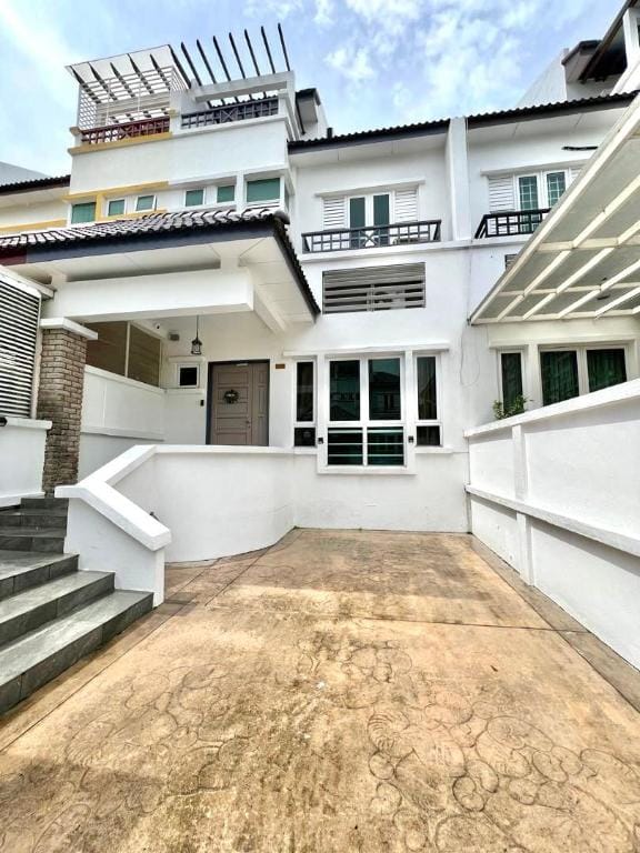 Karpal Singh Drive|Seaside|Georgetown|4R3B3P|15pax Vacation rental in George Town