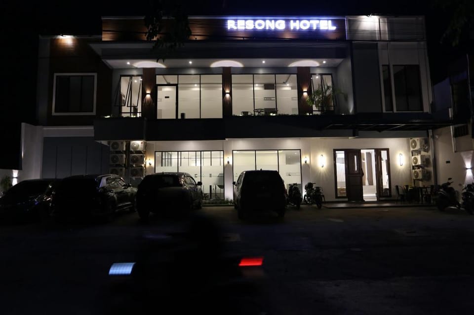 Resong Hotel Hotel in Padang