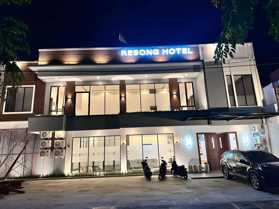 Resong Hotel Hotel in Padang