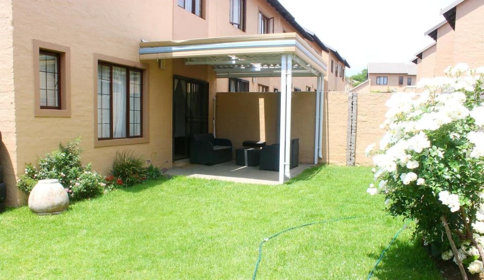 Cozy 3 Bed Duplex ,sleeps 6 With Double Bathroom Apartment in Gauteng