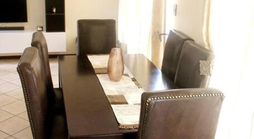 Cozy 3 Bed Duplex ,sleeps 6 With Double Bathroom Apartment in Gauteng
