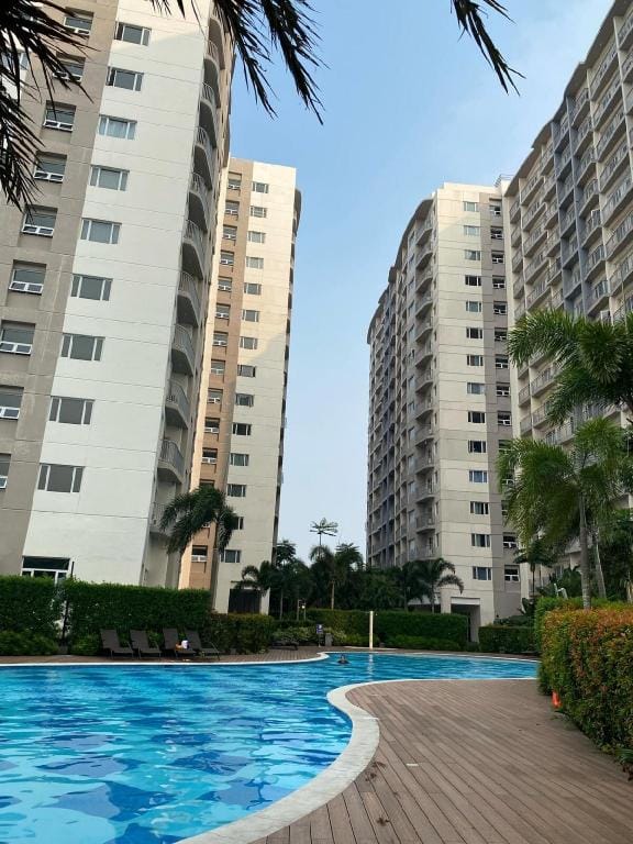 Lavish One Bedroom Unit Apartment in Las Pinas