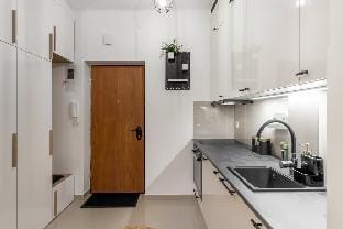 Golden Apartments Warsaw-Cozy Studio-City Center Apartment in Warsaw