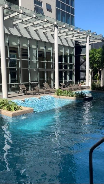 Uptown Bliss: Modern 1BR Condo w/ Balcony in BGC Apartment in Makati