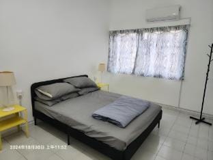 Mawar Homestay (Upper Floor Apartment) Vacation rental in Johor