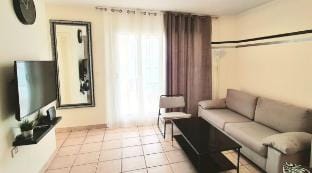 18Go to apartment In Leonardo Bat Yam Center Apartment in Center District