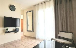 18Go to apartment In Leonardo Bat Yam Center Apartment in Center District