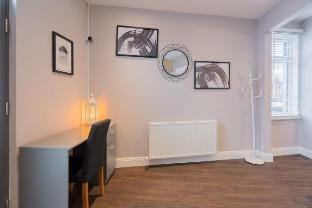 Modern 3 bed house Tottenham Free Parking/WIFI Vacation rental in London
