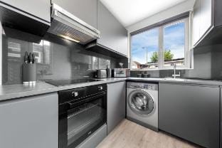 Mini Royale' - 1BDR - Parking Vacation rental in London
