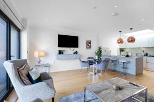 The Concord Modern 2 Bedroom Apartment - Apt. 14 Apartment in Brentford