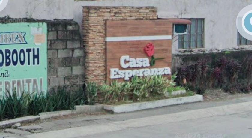 Air-conditioned Room in a 2-Storey House w/Parking Apartment in Santa Rosa