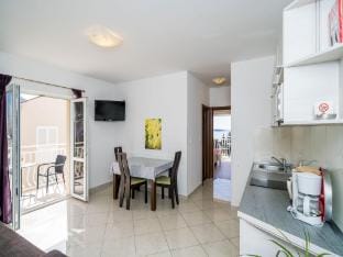 Villa Samba- Premium One-Bedroom Apartment with Balcony and Sea View Apartment in Plat