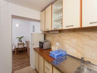 Apartments Djurkovic - One-Bedroom Apartment with Shared Terrace and Sea View Apartment in Mlini