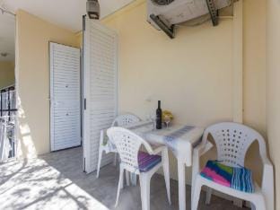Apartments Djurkovic - Deluxe One-Bedroom Apartment with Balcony and Garden View Apartment in Srebreno