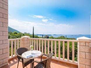Villa Panorama Dubrovnik S1 - Deluxe Double Room with Terrace and Sea View Apartment in Plat