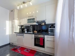 Apartments Palma - Two Bedroom Apartment with Balcony and Sea View   Veliki Apartment in Split-Dalmatia County