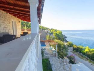 House Green Side Sunset- Four Bedroom House with Pool and Sea View Vacation rental in Dubrovnik-Neretva County