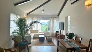 Lush 2BHK Apartment Casa de Coco by Earthyrooms Vacation rental in Goa, India