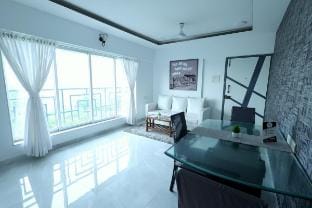 Gracious Living Apartment - Mumbai Airport Apartment in Mumbai