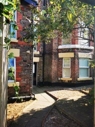 Private maisonette by Anfield, central location. Apartment in Liverpool