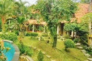 Infinity Private House 5 BR w/Private Pool, Garden Villa in Sukawati