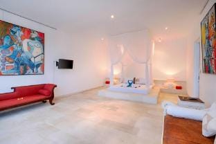 Luxury Holiday Villa  3 BR Private Pool Villa in North Kuta