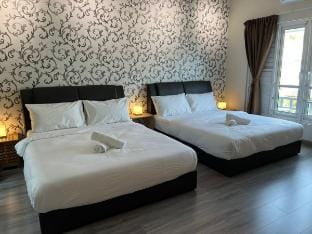 Karpal Singh Drive|Seaside|Georgetown|4R3B3P|15pax Vacation rental in George Town