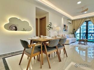 R&F Phase2•Luxurious 3Bedroom/8Pax/7Min Walk CIQ Vacation rental in Johor Bahru