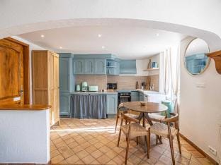 Charming apartment heart of Suquet Apartment in Cannes
