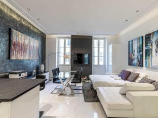 Large renovated studio - rue Hoche - Cannes center Apartment in Cannes