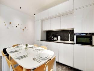 Modern apartment - 1BR6P - AC - Marais Apartment in Paris