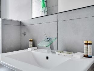 Cozy Apartment 2Bdr4P - in the Heart of Suresnes Apartment in Puteaux