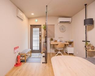 FOX INN 1F花园町站3分钟/直达难波心斋桥梅田/关西机场/FREE WIFI Vacation rental in Osaka