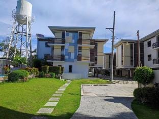 TriG's Place @Almond Drive w/ free pool, parking Apartment in Central Visayas