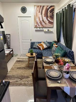 TriG's Place @Almond Drive w/ free pool, parking Apartment in Central Visayas