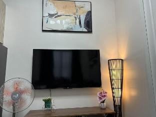 TriG's Place @Almond Drive w/ free pool, parking Apartment in Central Visayas