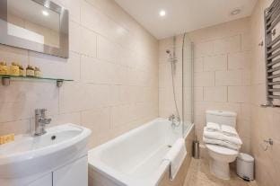 Dionysus' Den - Fitzrovia By Frankie Says Apartment in London Borough of Islington