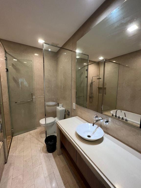 6pax Waterfront Straits Quay w/Carpark & Bathub Apartment in Penang