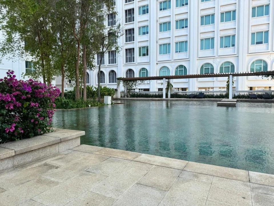 Seaview Waterfront Straits Quay w/Free Carpark Apartment in Penang