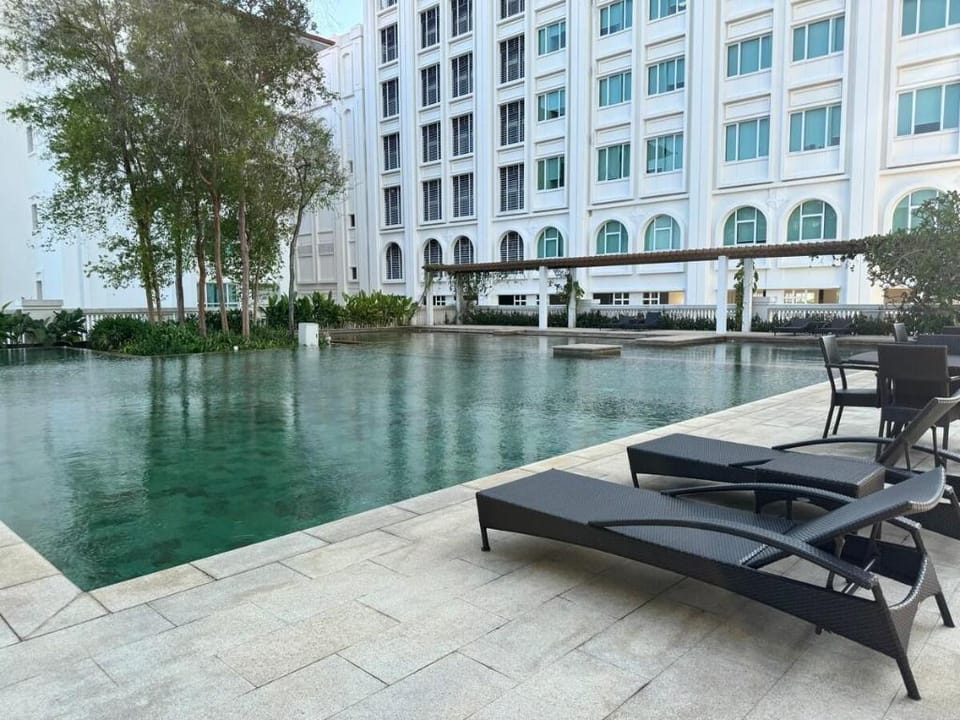 Seaview Waterfront Straits Quay w/Free Carpark Apartment in Penang
