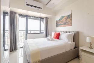 Makati Condo Unit with Balcony-Red Residences Apartment in Pasay