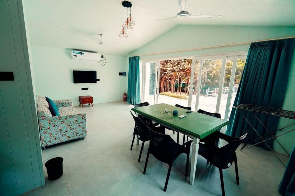 Moana Beach Resort Hotel in Baga