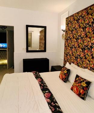 Deluxe 1BHK | F-11 | Free Parking | Self Check-in Apartment in Islamabad