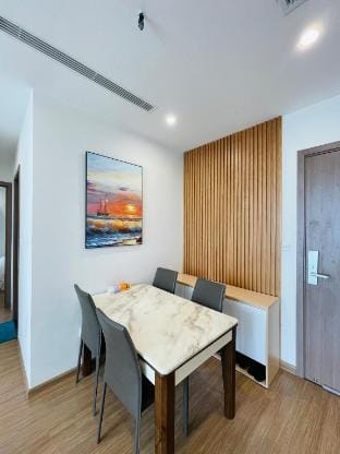 Căn 2 ngủ S2.15A.15 Vinhomes Skyleck Apartment in Laos
