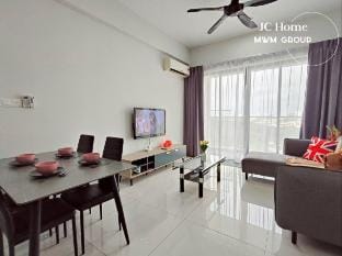 Holiday House Walkable to Beach Danga bay Apartment in Johor Bahru