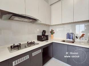 Holiday House Walkable to Beach Danga bay Apartment in Johor Bahru