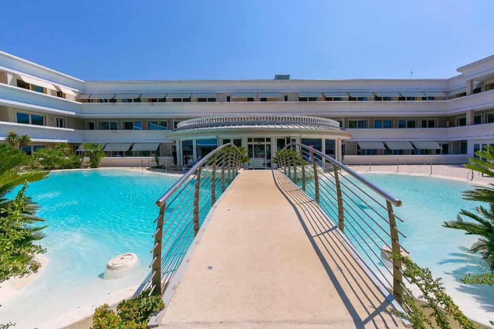 Rivoltella Apt With Pool 600m From Lake Apartment in Desenzano del Garda