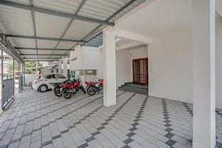 Greenvilla garden 3bhk furnish apt edapally B2 Apartment in Kochi