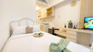 Good and Cozy Studio Tokyo Riverside By Travelio Apartment in West Java