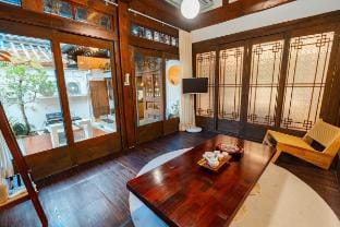 Cheongbeak Hanok Vacation rental in Seoul